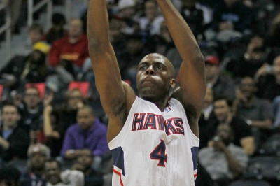 Σάρλοτ Μπόμπκατς: Ανταγωνισμό από Μπουλς και Τζαζ