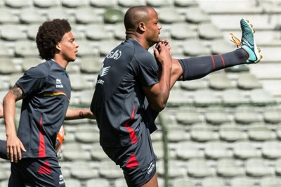 Βέλγιο: Ανάποδα ψαλίδια στην προπόνηση (video)