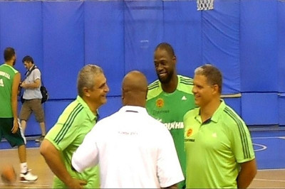 Επισκέψεις για τον «Άρτζι»... (Vid)