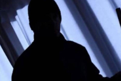 Τρόμος στη Ραφήνα: Κουκουλοφόροι εισέβαλαν σε ξενοδοχείο