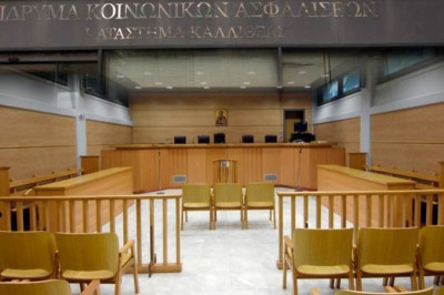 Έπεσε νεκρός στο δικαστήριο κατηγορούμενος για την άπατη-μαμούθ