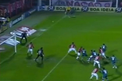 Ντουντού: Το χειρότερο κόρνερ όλων των εποχών! (video)