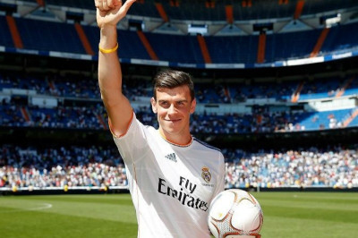 Ρεάλ Μαδρίτης: Παρουσιάστηκε ο Μπέιλ (photos+video)