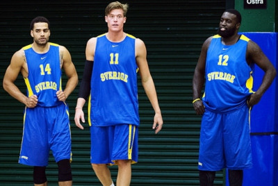 Σουηδία: Το… ποδαρικό της Ελλάδας (photos+videos)