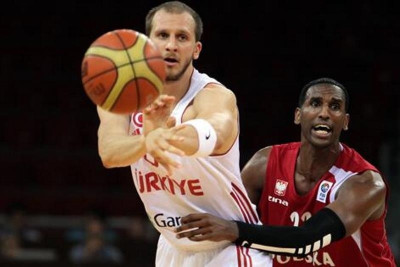 Γκιουλέρ: «Να ανέβουμε με Ελλάδα»