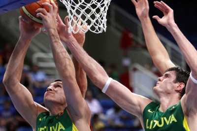 Λιθουανία: Η… κεφαλιά του Λαβρίνοβιτς (photo+video)