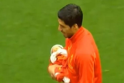 Λίβερπουλ: Ο Σουάρεζ και τα… μωρά του (photos)