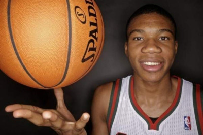 Μιλγουόκι Μπακς: Ντεμπουτάρει ο Αντετοκούμπο