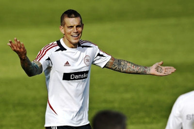 Άγκερ: Έδωσε τη φανέλα του σε οπαδό που χτύπησε! (video)