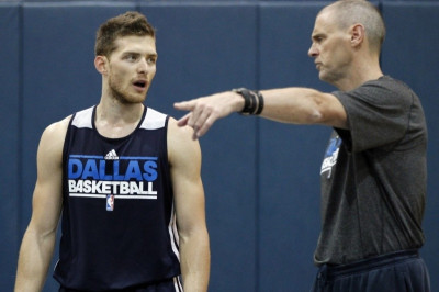 Ντάλας Μάβερικς: Βασικός ο… Μέκελ