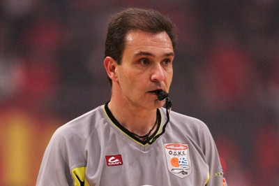 Η τριάδα των διαιτητών στο ντέρμπι του ΣΕΦ