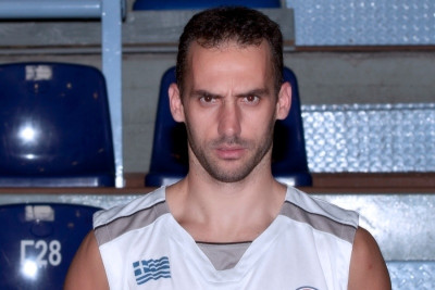 Φούντας:  «Να σκύψουμε το κεφάλι»