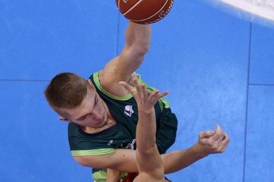 Ουνικάχα Μάλαγα: Έγραψε ιστορία ο Σαμπόνις (video)