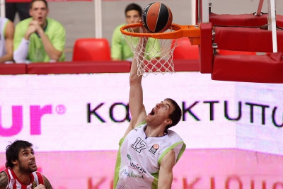 Ουνικάχα Μάλαγα: Το κάρφωμα του Βάσκεθ στον Ολυμπιακό (video)