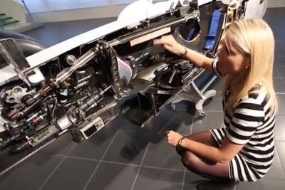 Φόρμουλα 1: Δείτε μονοθέσιο κομμένο στη μέση! (video)