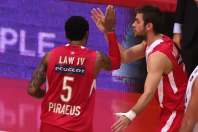 Ολυμπιακός: Τα... τρίποντα του Μάντζαρη και ο... Λο