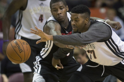 Τορόντο Ράπτορς: Κράτησαν Στόουν