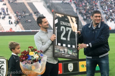 ΠΑΟΚ: Χειροκρότημα στην Τούμπα για τον Σνάουτσνερ (video)