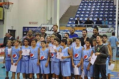 Κολοσσός Ρόδου: Κοντά στα παιδιά (photos)