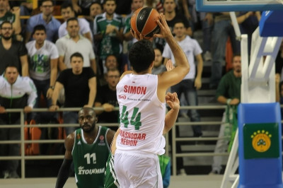 Παναθηναϊκός: Το τρίποντο «μαχαιριά» του Σιμόν (videos)