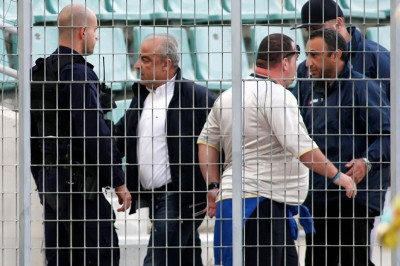 Παπαδόπουλος: «Μεταβιβάζω τις μετοχές»