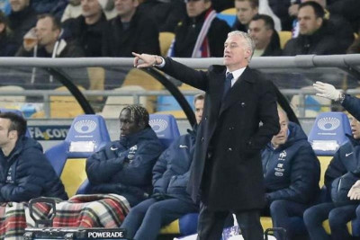 Γαλλία: Ανανέωσε ο Ντεσάμπ