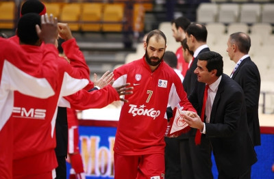 Ολυμπιακός: Το… κέρασμα του Σπανούλη στον Μπέγκιτς (photos+video)