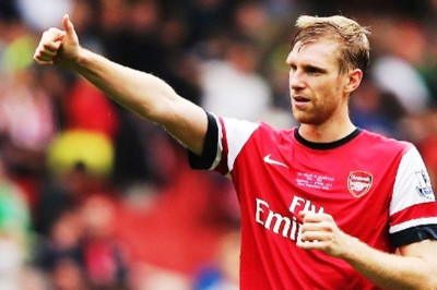 Άρσεναλ: Ανανεώνει ο Μερτεσάκερ
