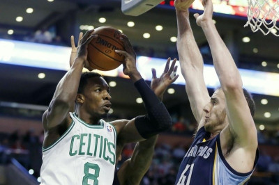 Μέμφις Γκρίζλις: Θετική εμφάνιση για Κουφό και Καλάθη στη Βοστόνη (video)