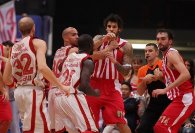 Top 10 καβγάδων: Το ξύλο βγήκε από το... μπάσκετ (photos+videos)