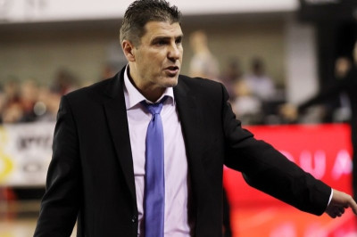 Σκαραφίγκας: «Μας χτυπάνε με βελάκια»