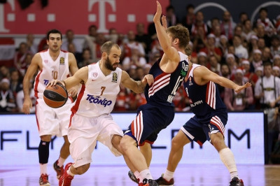 Μπάγερν Μονάχου - Ολυμπιακός: Έκθαμβος με το θέαμα ο Γκόρντον