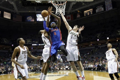 Ντιτρόιτ Πίστονς: Συγκράτησαν τον Αντετοκούμπο (videos)