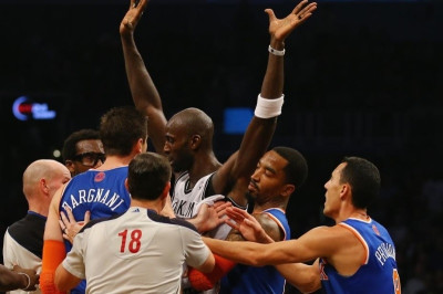 Πάρτι για Νικς, μεθεόρτια για Μπουλς και Κλίπερς