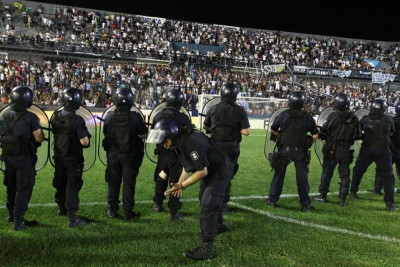 Αργεντινή: Τριπλή διακοπή και επεισόδια (videos+photos)