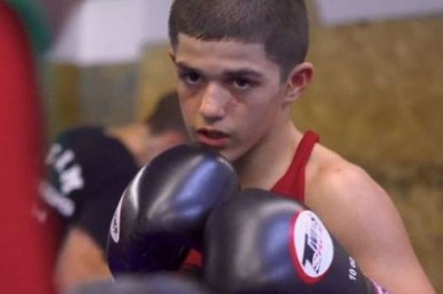 Ενα μεγάλος πρωταθλητής kickboxing και πολεμικών τεχνών, γεννιέται (βίντεο)