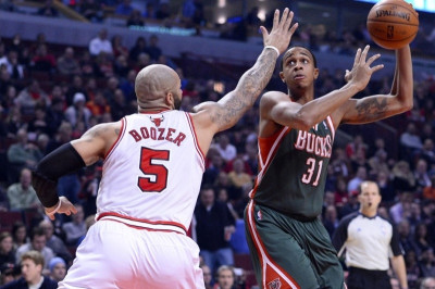 Μιλγουόκι Μπακς: Κακός Αντετοκούμπο, αλλά νίκη στο Σικάγο (video)