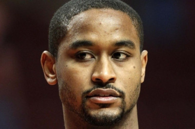 Γκόλντεν Στέιτ Ουόριορς: Πήραν Άρμστρονγκ