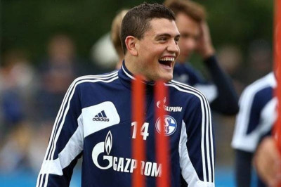 Σάλκε: Παίζει μετά από έναν χρόνο ο Κυριάκος! (photos)