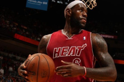 Μαϊάμι Χιτ: Άγγιξε τριπλ-νταμπλ και… τραυματισμό ο Λεμπρόν (video)