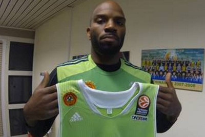 Παναθηναϊκός: Ο Κάρι... προβάρει τη λαχανί φανέλα (photo)