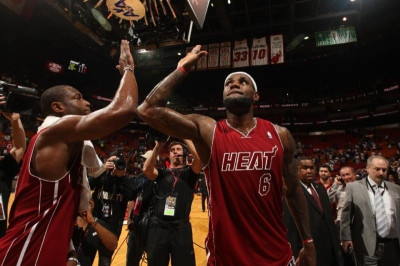 Από το -15 οι Χιτ, θετικός Αντετοκούμπο