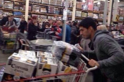 Λίβερπουλ: Λίτρα μπύρες ο Σουάρεζ (photos)