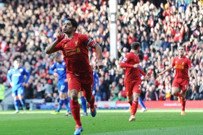 Λίβερπουλ: Χριστούγεννα ήρθαν πάλι και ο Σουάρεζ τα… κολλάει! (photo+video)