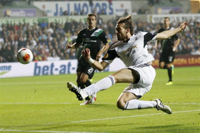 Σουόνσι: Πλήγμα με Μίτσου