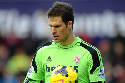 Στόουκ: Έξι εβδομάδες εκτός ο Μπέγκοβιτς