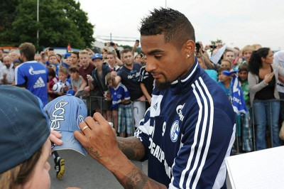 Σάλκε: Έδειραν τον Μπόατενγκ!