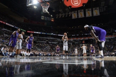 «Επαγγελματίες» οι Σπερς