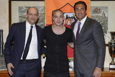 Ρόμα: Ανακοίνωσε Ναϊνγκολάν (video)