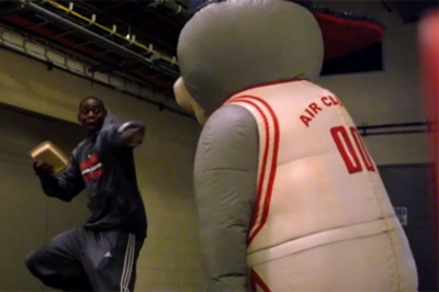 Χιούστον Ρόκετς: Η τρέλα πάει στα... αποδυτήρια (videos)